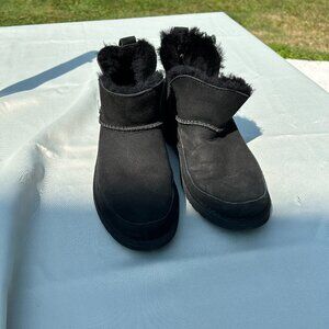 UGG Black Melrose Genuine Shearling Bootie Size 9